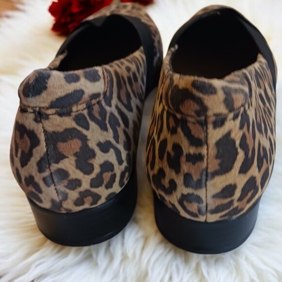 Clarks Juliet Dahlia Leopard Print Flats Comfortable, Chic & Stylish! Size 8.5W - Picture 4 of 12